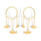 Aretes con aro y tres peces vista frontal